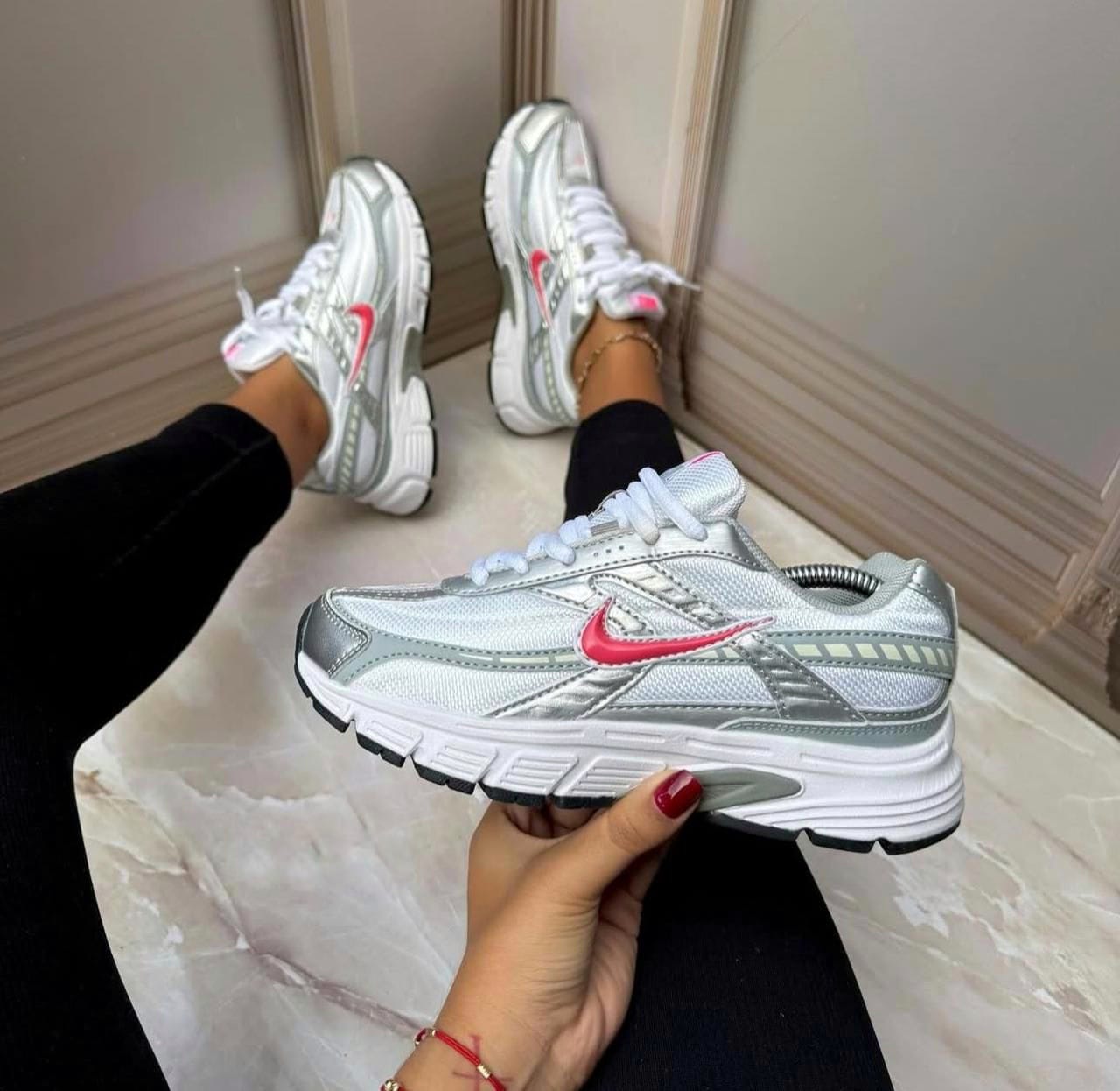 BELLOS NIKE INITIATOR Mt PlataChulo Rojo